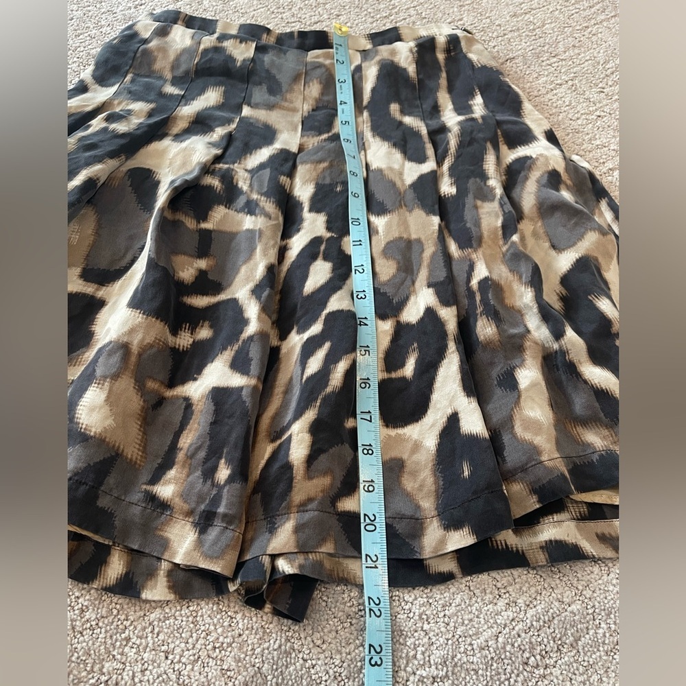Weekend MaxMara Beige and Black Leopard-Print Short Skirt, 100% Silk, US 6 - Picture 6 of 15